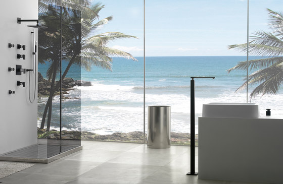 Solar - Wall-mounted bath & shower mixer with hand shower set | Grifería para bañeras | Graff