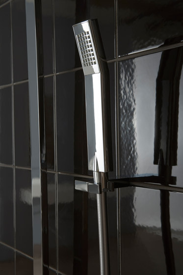 Targa - Wall-mounted bath & shower mixer with hand shower set | Grifería para duchas | Graff