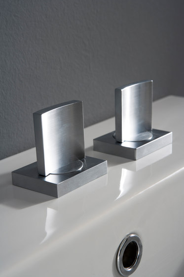 Targa - Floor-mounted washbasin spout | Badewannenarmaturen | Graff