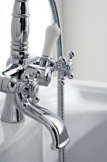 Canterbury - Wall-mounted basin mixer with 19cm spout - exposed parts | Grifería para lavabos | Graff