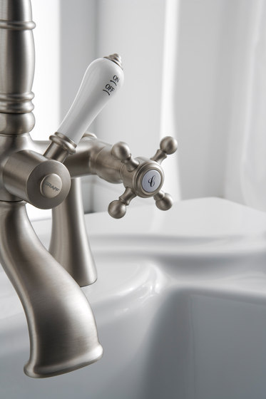 Canterbury - Wall-mounted basin mixer with 19cm spout - exposed parts | Robinetterie pour lavabo | Graff