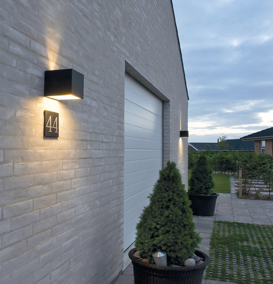 Cube Outdoor G9 | Wall lights | Light-Point