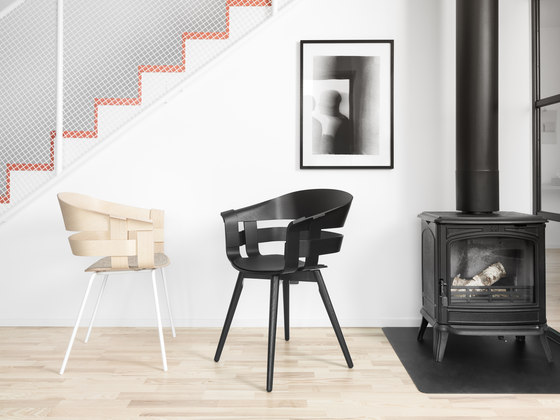 Wick Chair in oak veneer and black metal, swivel base | Chaises | Design House Stockholm