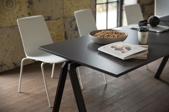 yuno stacking table | Contract tables | Wiesner-Hager