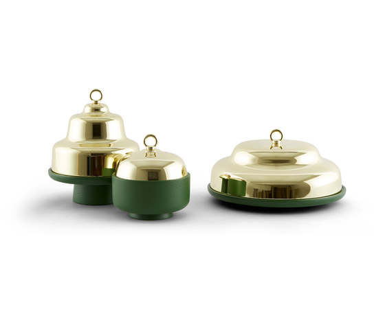Belle - Wide green stand & brass cloche dome | Cuencos | Incipit Lab srl
