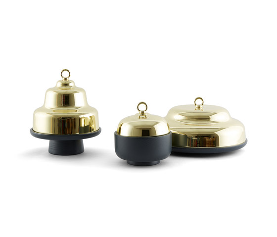 Belle - Wide green stand & brass cloche dome | Bols | Incipit Lab srl