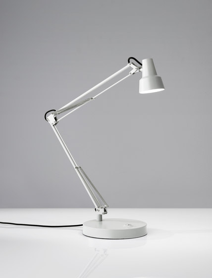 Quest LED Desk Lamp | Luminaires de table | ADS360