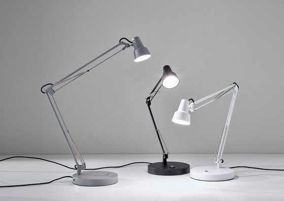 Quest LED Floor Lamp | Standleuchten | ADS360