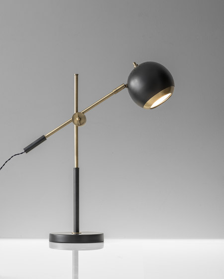 Quincy LED Arc Lamp | Lámparas de pie | ADS360