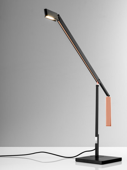 Lazzaro LED Desk Lamp | Luminaires de table | ADS360