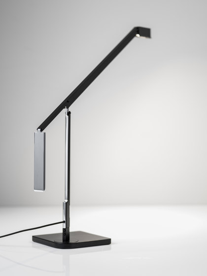 Lazzaro LED Desk Lamp | Lámparas de sobremesa | ADS360