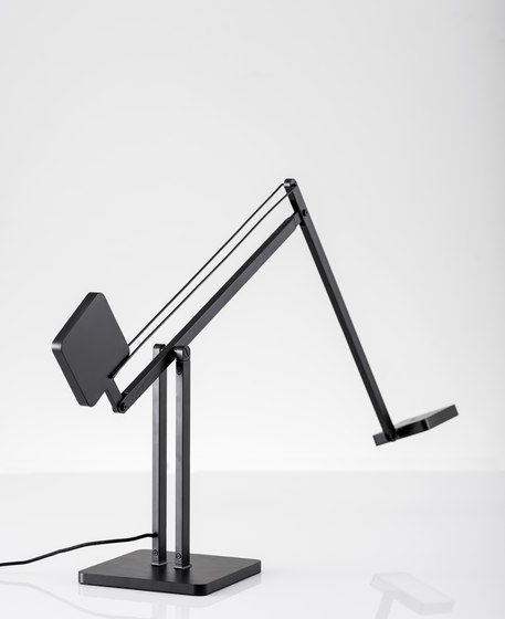 Cooper LED Desk Lamp | Luminaires de table | ADS360