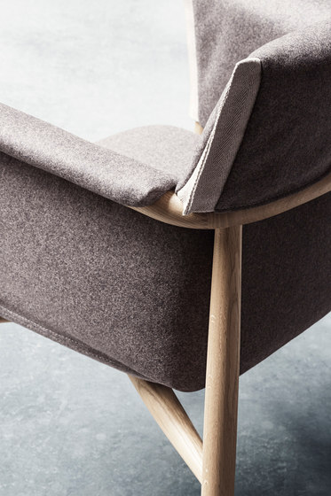 E005 Embrace chair | Sedie | Carl Hansen & Søn