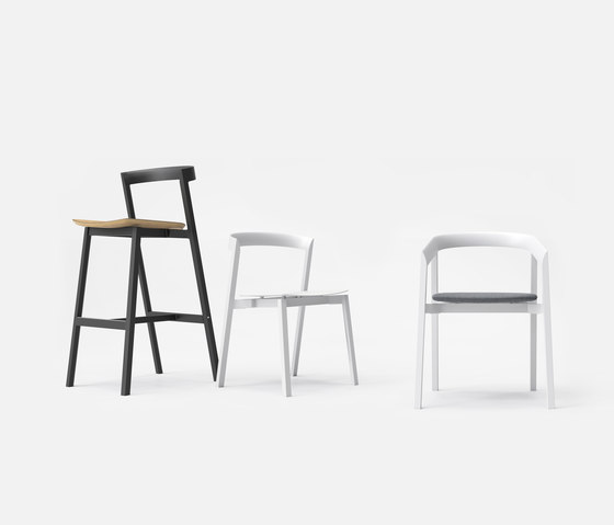 Mornington Stacking Chair with Oak Veneer Plywood Seat | Sedie | VUUE