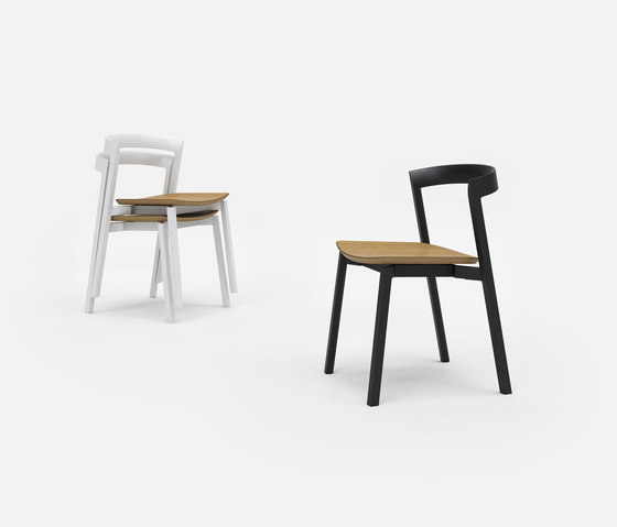 Mornington Stacking Chair with Aluminium Seat | Sillas | VUUE