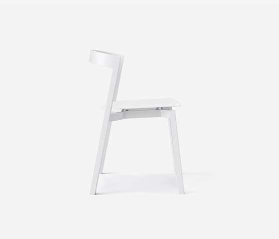 Mornington Stacking Chair with Oak Veneer Plywood Seat | Sedie | VUUE