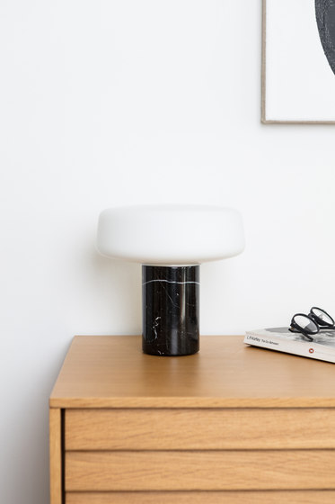 Solid Table Light – Small - Carrara | Lampade tavolo | Terence Woodgate
