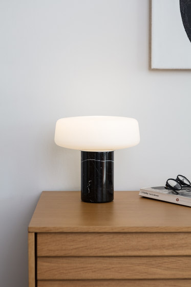 Solid Table Light – Small – Nero Marquina | Tischleuchten | Terence Woodgate