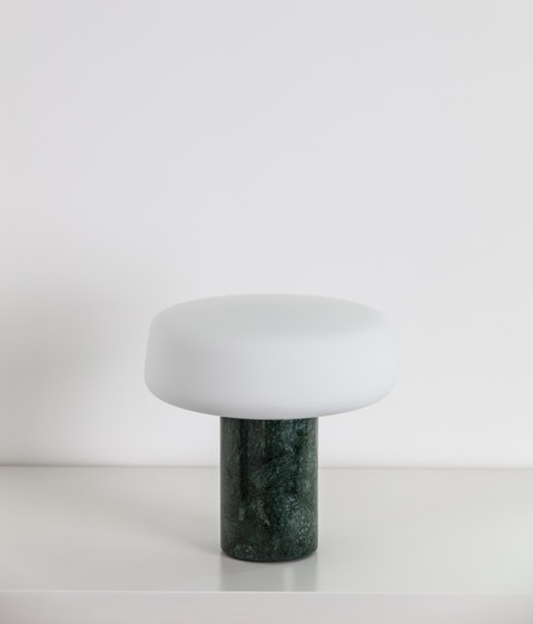 Solid Table Light – Nero Marquina | Lampade tavolo | Terence Woodgate