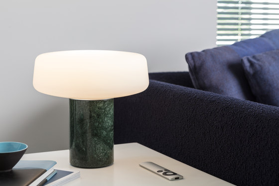 Solid Table Light – Small – Nero Marquina | Tischleuchten | Terence Woodgate