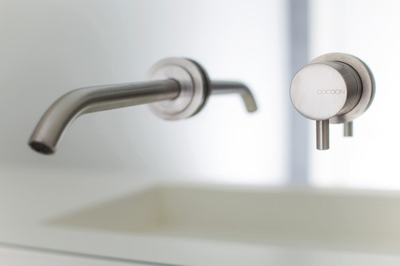 MONO 14 | Kitchen tap with pull-out spray | Robinetterie de cuisine | COCOON