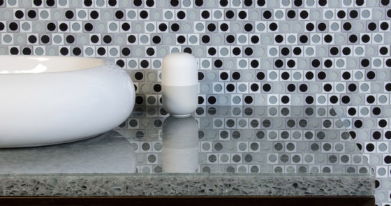 Aperture | f/1.4 Island Fog / Tropical White | Mosaici vetro | Interstyle Ceramic & Glass
