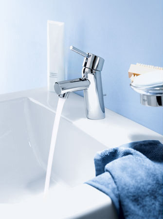 Concetto Roman Tub Filler with Personal Hand Shower | Badewannenarmaturen | Grohe USA