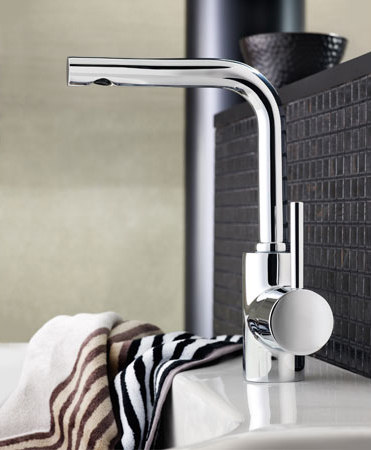 Essence Roman Tub Filler with Personal Hand Shower | Rubinetteria vasche | Grohe USA