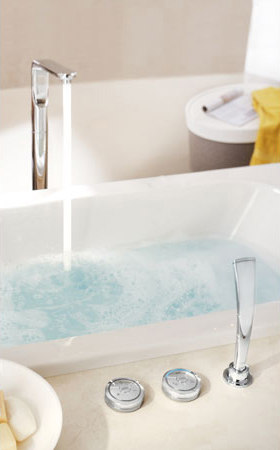 Veris Floor Standing Tub Filler | Grifería para bañeras | Grohe USA