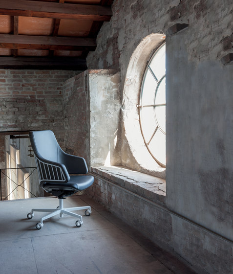 Italia IT1 | Office chairs | Luxy