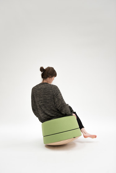 BuzziBalance Board | Lean stools | BuzziSpace