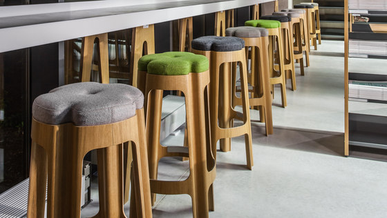 Bloom Bar UPH Medium | Bar stools | Riga Chair