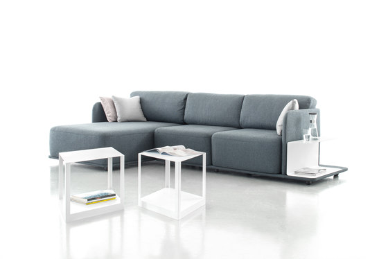 Molis Sessel mit Ablage | Armchairs | conmoto