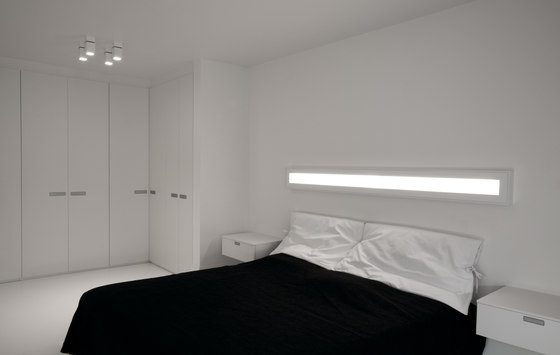 WHITE LINE WALL MEDIUM | Lampade parete | PVD Concept