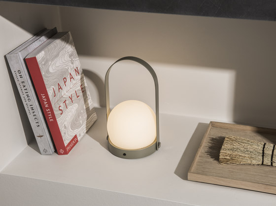 Carrie Table Lamp | Portable | Black | Luminaires de table | Audo Copenhagen