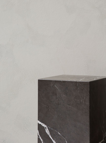 Plinth Cubic | Black Marble | Tavolini alti | Audo Copenhagen