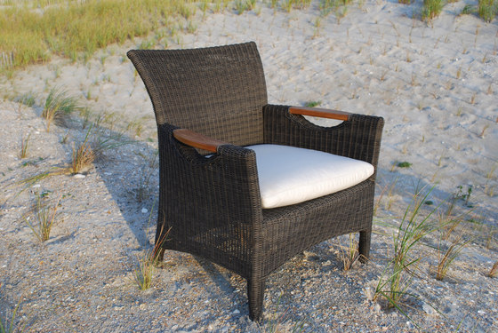 Culebra Club Chair + Ottoman | Poltrone | Kingsley Bate