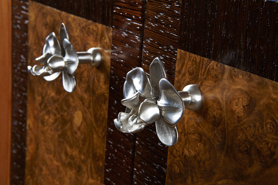 Plant - Orchid Stem Cabinet Pull | Poignées de meuble | Martin Pierce Hardware