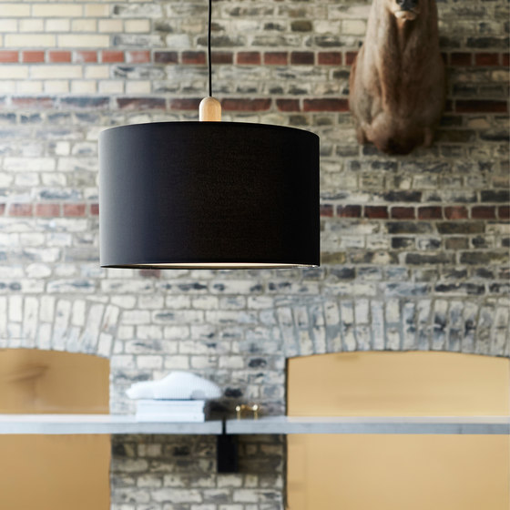 Paso Wood 35 P1 pendant light in oak and black fabric | Suspended lights | Darø