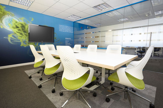 Coza Task Chair - White Shell | Bürodrehstühle | Boss Design