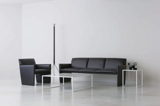SLED | lounge chair | Sillones | By interiors inc.