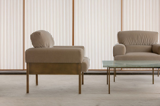 SUKI | armchair | Fauteuils | By interiors inc.