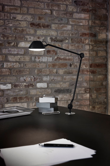 AQ01™ | Wall lamp | Black | Lámparas de pared | Fritz Hansen