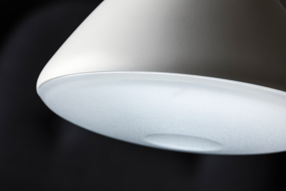 AQ01™ | Table lamp | Plug-in | Black | Lampade tavolo | Fritz Hansen