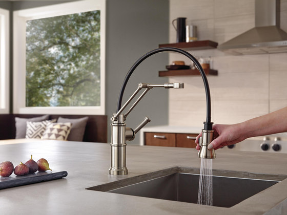 Articulating Faucet with Finished Hose | Küchenarmaturen | Brizo