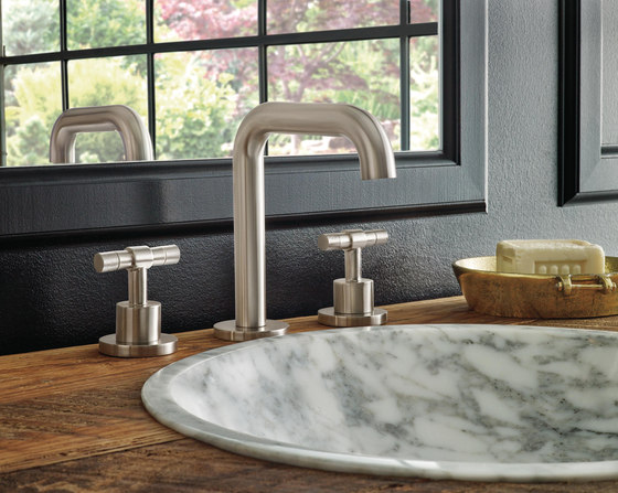 Roman Tub Faucet with Handshower and T-Lever Handles | Rubinetteria vasche | Brizo