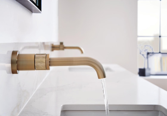 Roman Tub Faucet with Handshower and T-Lever Handles | Grifería para bañeras | Brizo