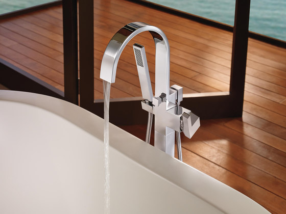Square Raincan Showerhead with H2Okinetic® Technology | Grifería para duchas | Brizo