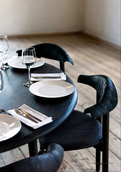 Riverstone | dining table walnut | Tables de repas | Wiinberg