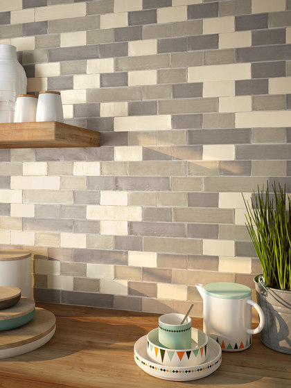Atelier & Purity | Loop Smoke Glossy-Dk ceramic tile | Ceramic tiles | Dune Cerámica